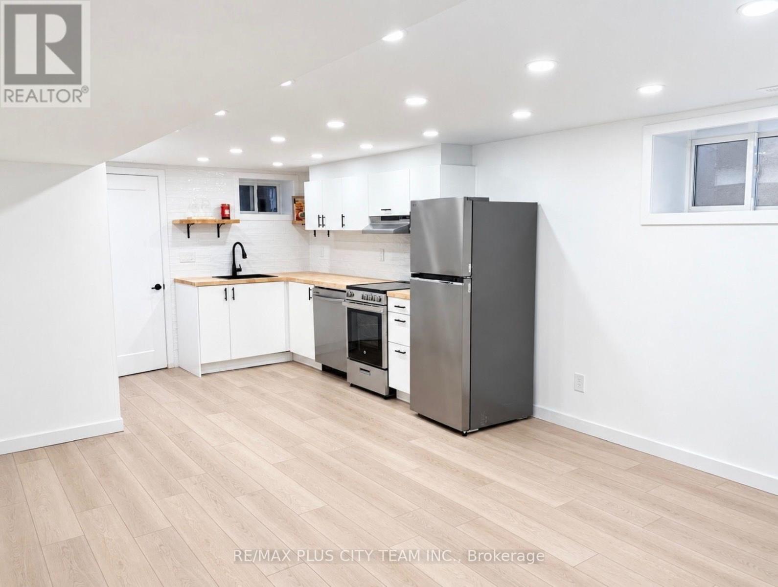 Lower - 148 Ascot Avenue, Toronto (Corso Italia-Davenport), Ontario  M6E 1G4 - Photo 8 - W13804056