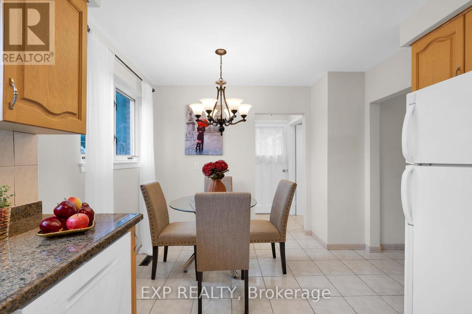 182 Derrydown Road, Toronto, Ontario  M3J 1R8 - Photo 19 - W13800590