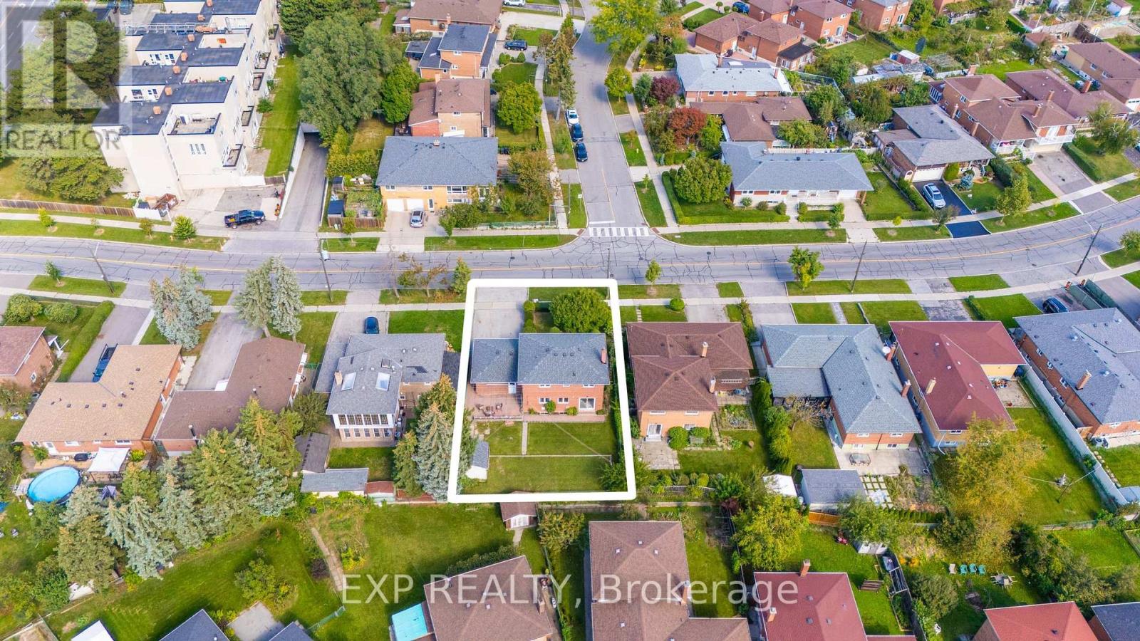 182 Derrydown Road, Toronto, Ontario  M3J 1R8 - Photo 3 - W13800590