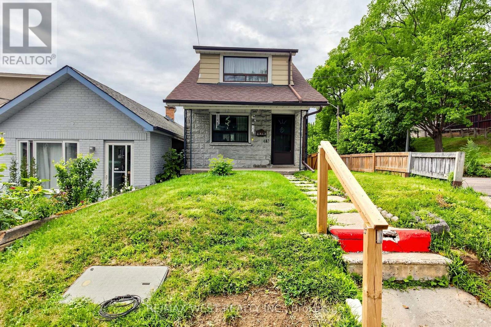 410 Silverthorn Avenue, Toronto, Ontario  M6M 3H2 - Photo 3 - W13657604