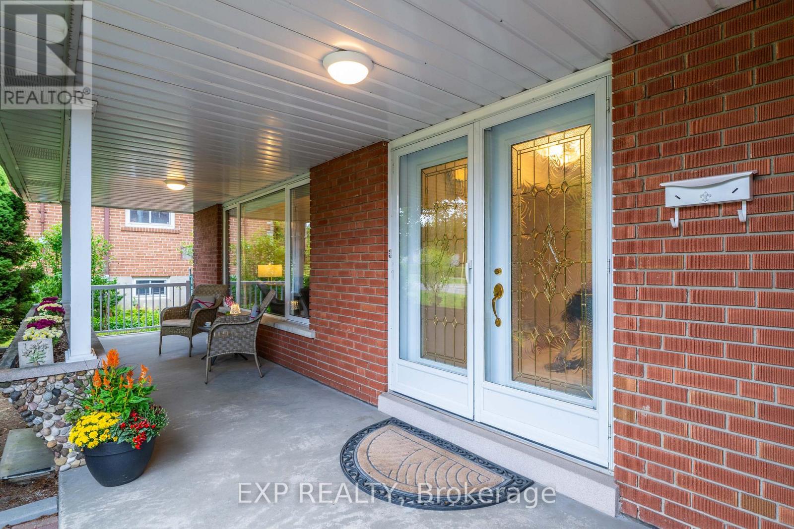 182 Derrydown Road, Toronto, Ontario  M3J 1R8 - Photo 6 - W13800590