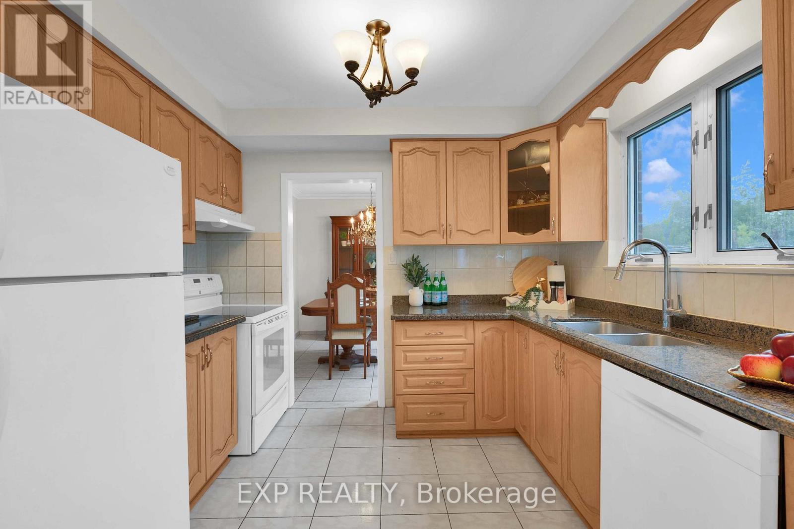 182 Derrydown Road, Toronto, Ontario  M3J 1R8 - Photo 16 - W13800590