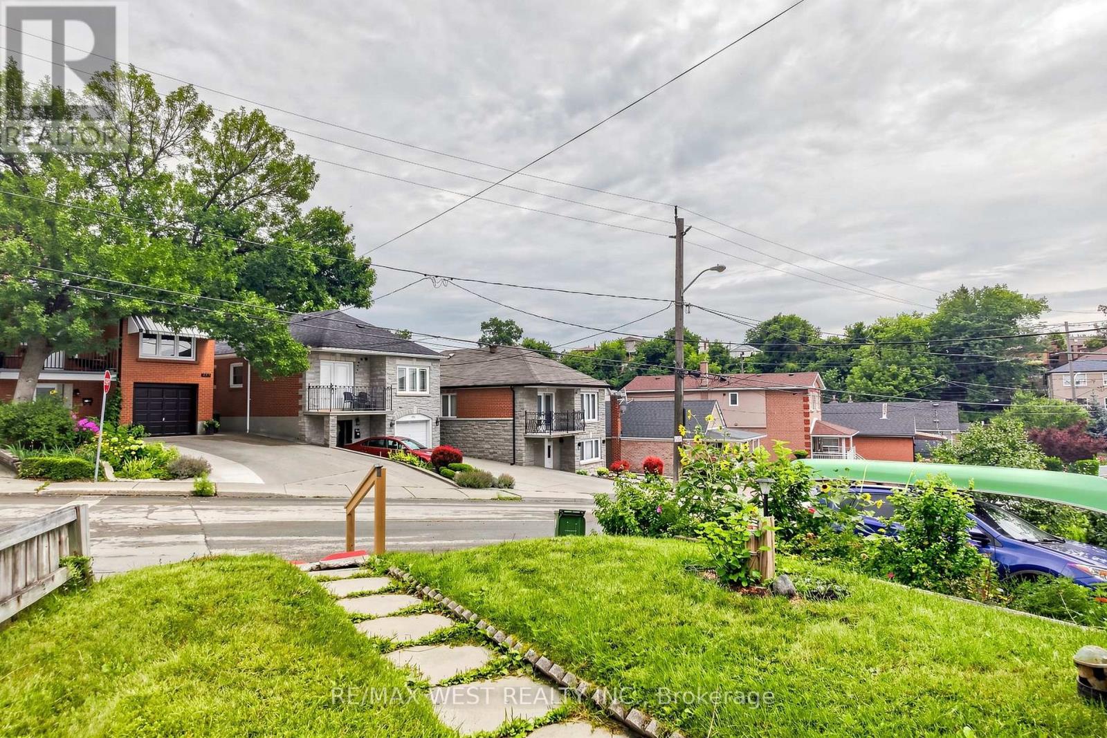 410 Silverthorn Avenue, Toronto, Ontario  M6M 3H2 - Photo 5 - W13657604
