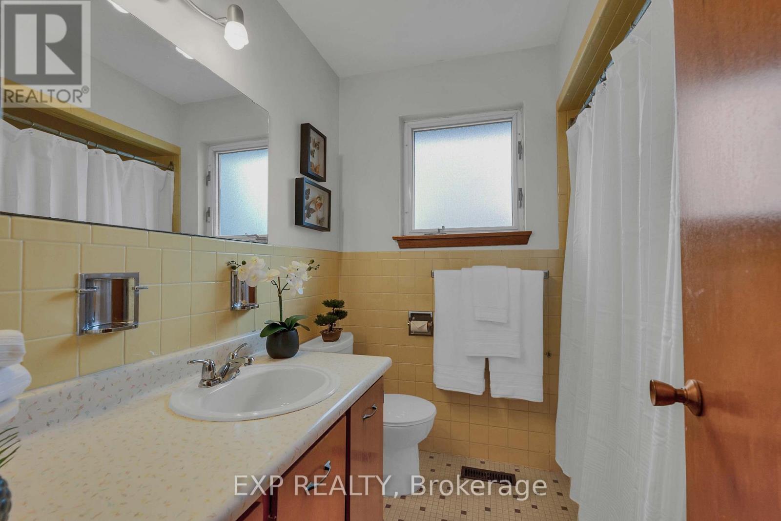 182 Derrydown Road, Toronto, Ontario  M3J 1R8 - Photo 26 - W13800590