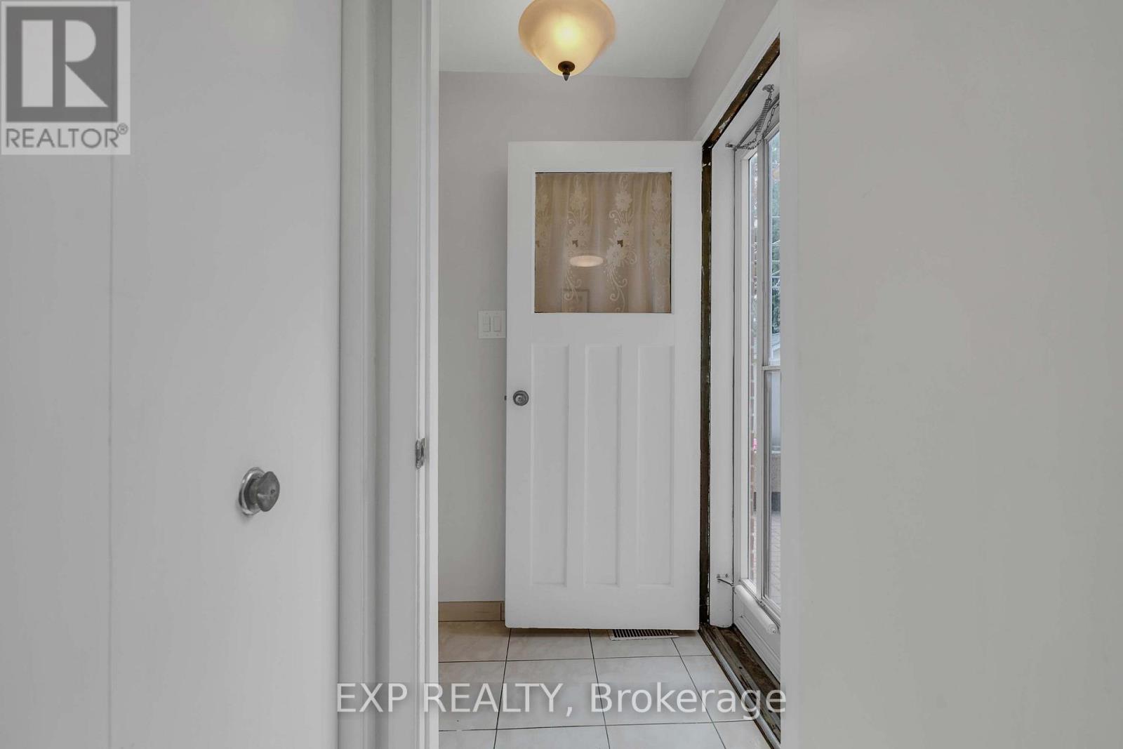 182 Derrydown Road, Toronto, Ontario  M3J 1R8 - Photo 29 - W13800590