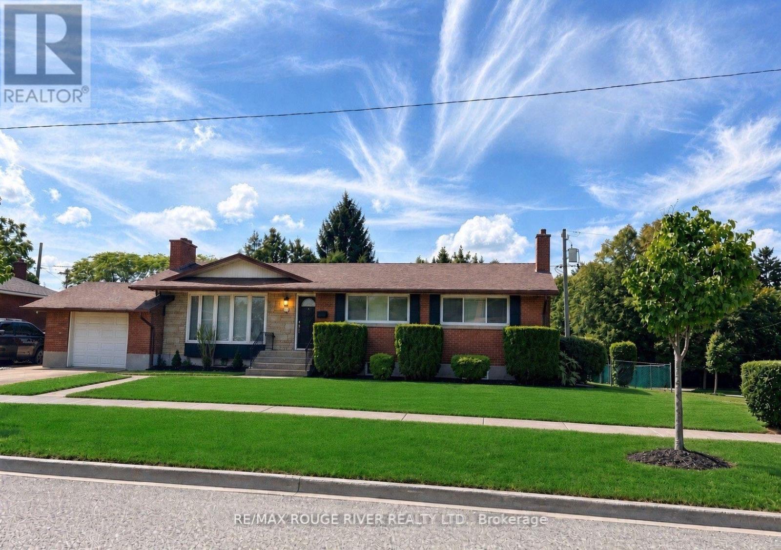 25 Clearview Heights, St. Catharines, Ontario  L2T 2W2 - Photo 2 - X13658856