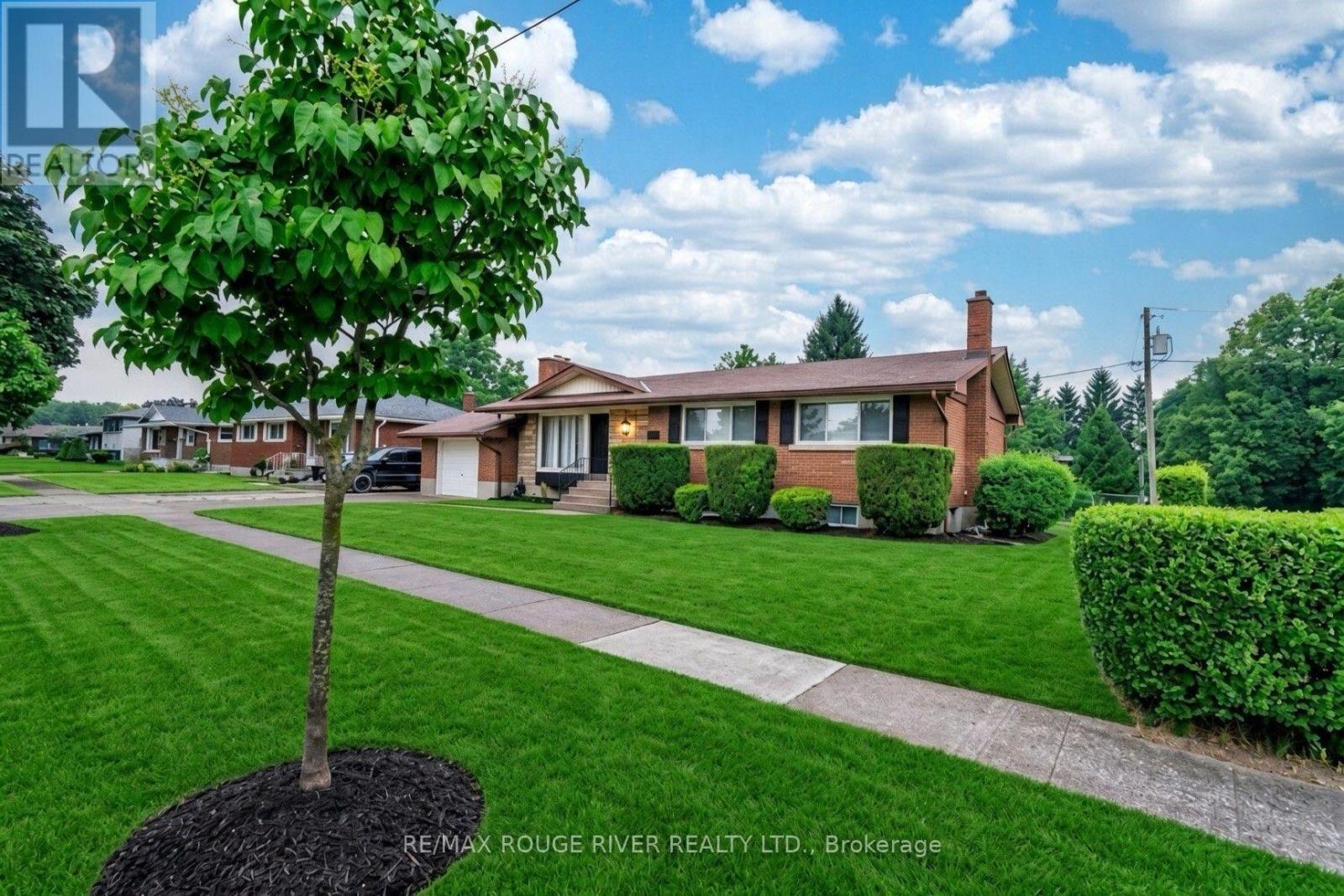25 Clearview Heights, St. Catharines, Ontario  L2T 2W2 - Photo 4 - X13658856