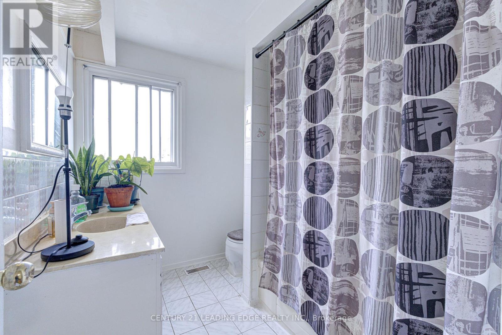 1024 Bridletowne Circle, Toronto, Ontario  M1W 2H8 - Photo 16 - E13788226