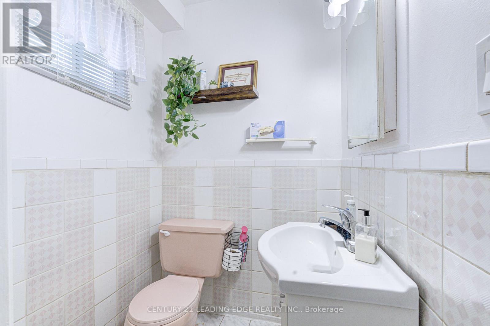1024 Bridletowne Circle, Toronto, Ontario  M1W 2H8 - Photo 5 - E13788226