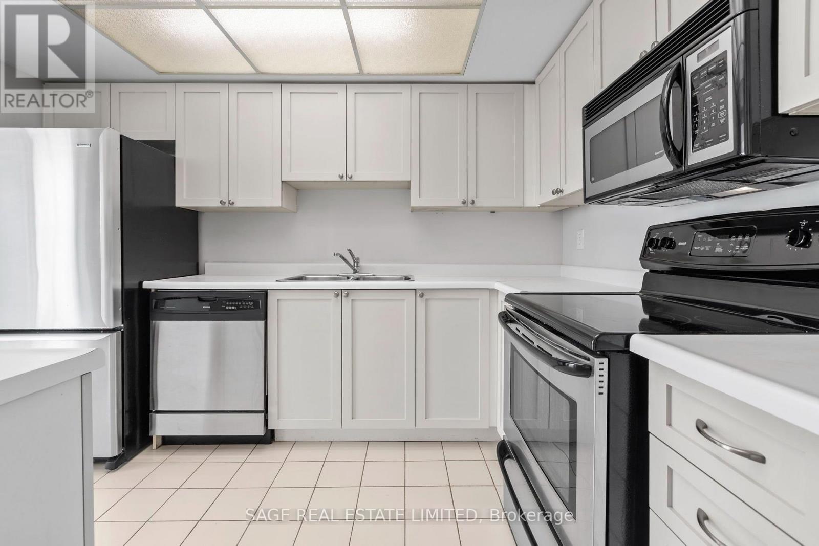 1015 - 30 Harding Boulevard W, Richmond Hill, Ontario  L4C 9M3 - Photo 11 - N13803530