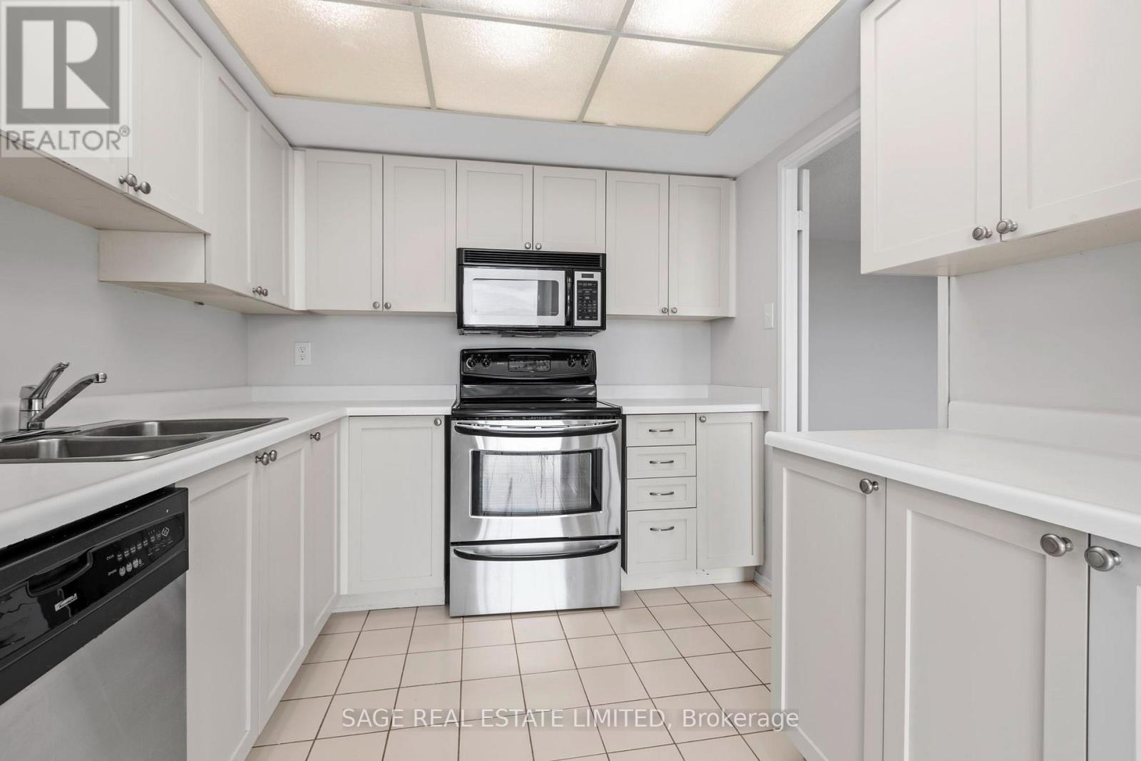 1015 - 30 Harding Boulevard W, Richmond Hill, Ontario  L4C 9M3 - Photo 12 - N13803530