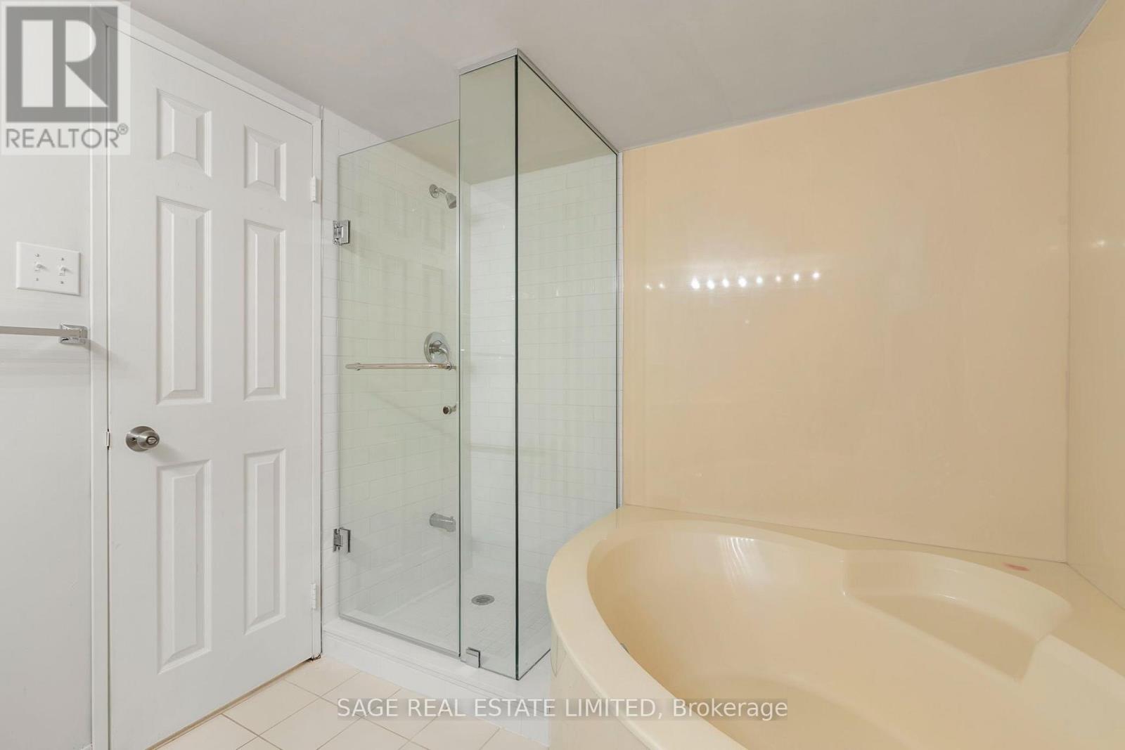 1015 - 30 Harding Boulevard W, Richmond Hill, Ontario  L4C 9M3 - Photo 22 - N13803530