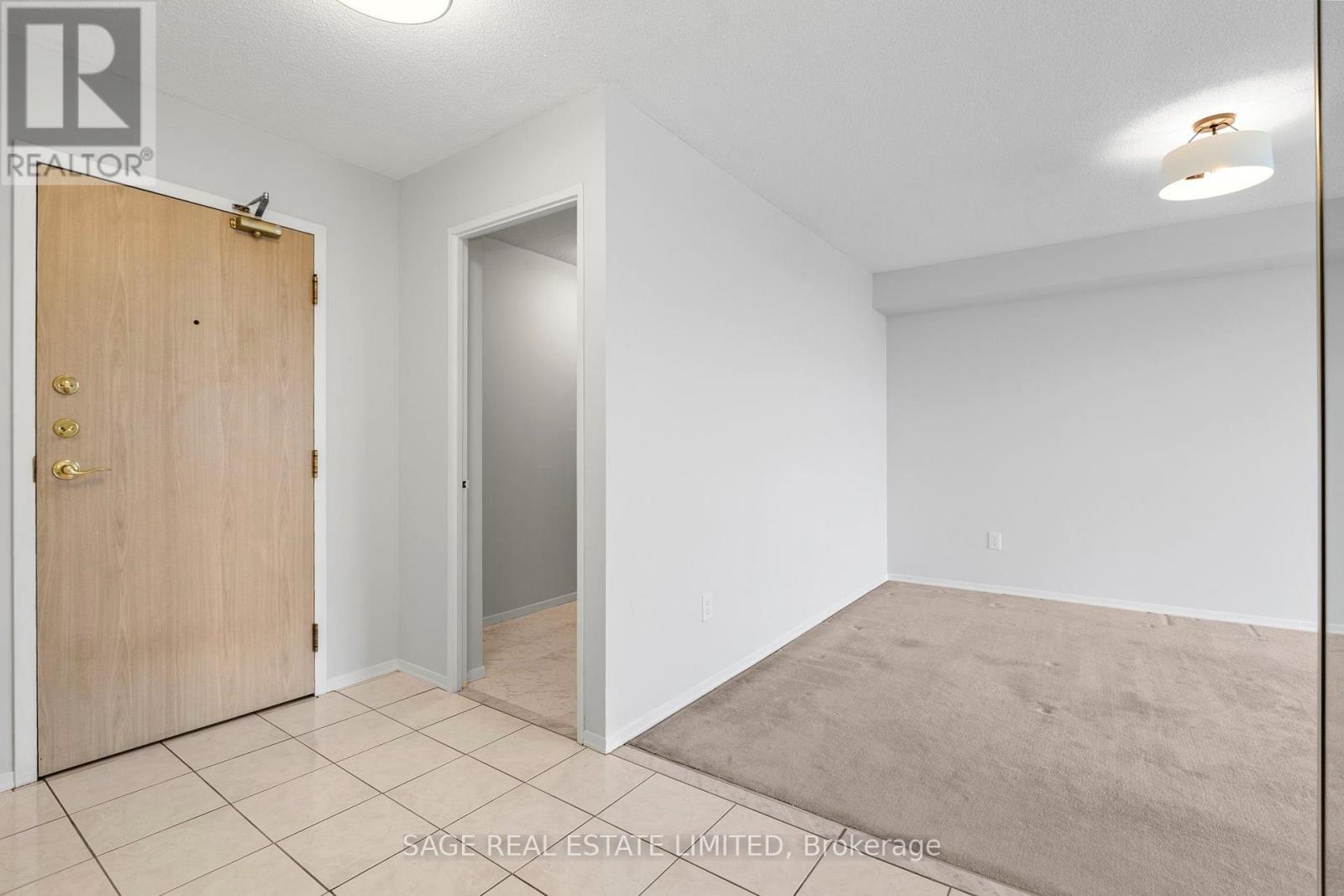 1015 - 30 Harding Boulevard W, Richmond Hill, Ontario  L4C 9M3 - Photo 5 - N13803530