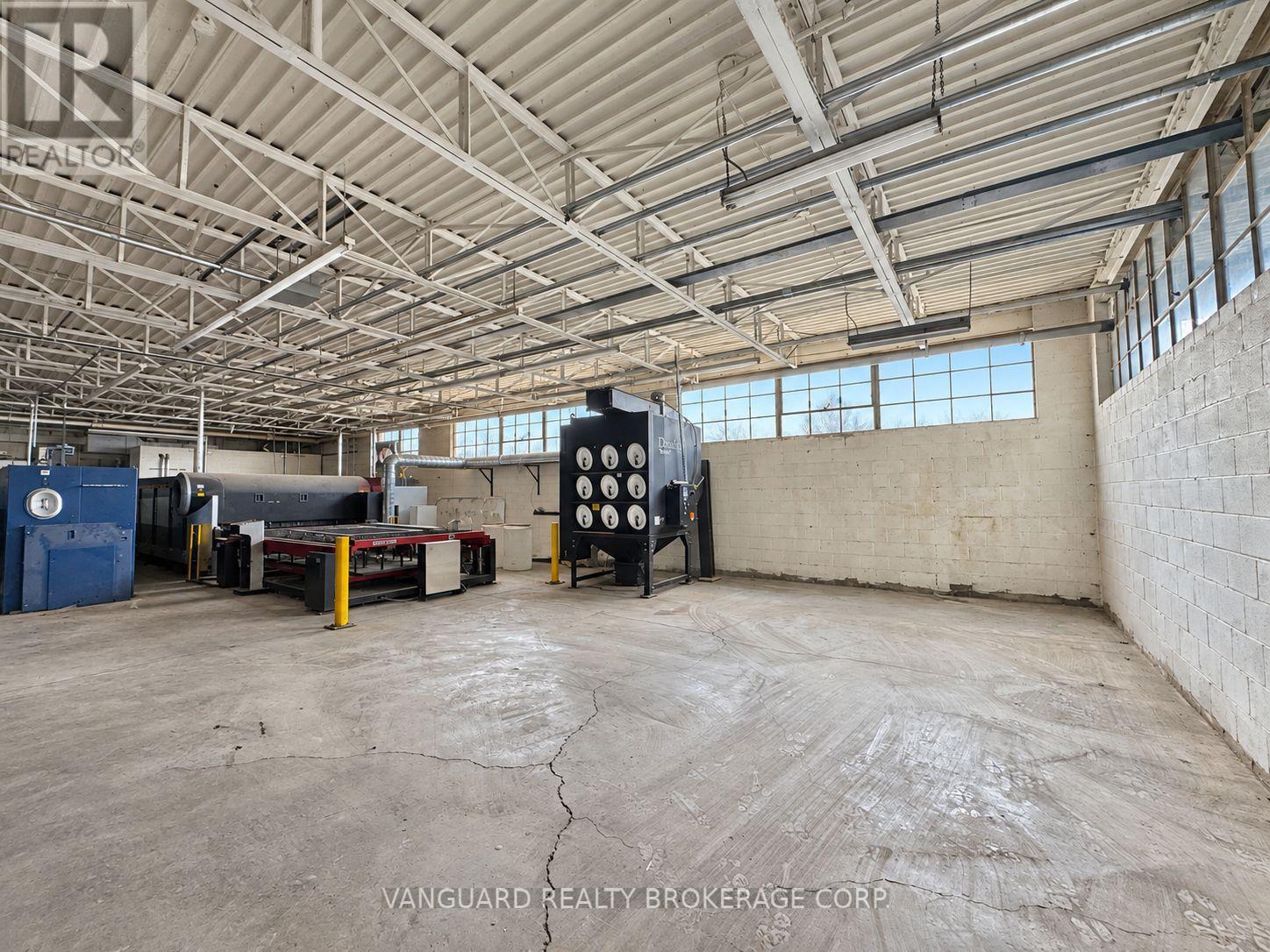 119 Toryork Drive, Toronto, Ontario  M9L 1X9 - Photo 8 - W13801248