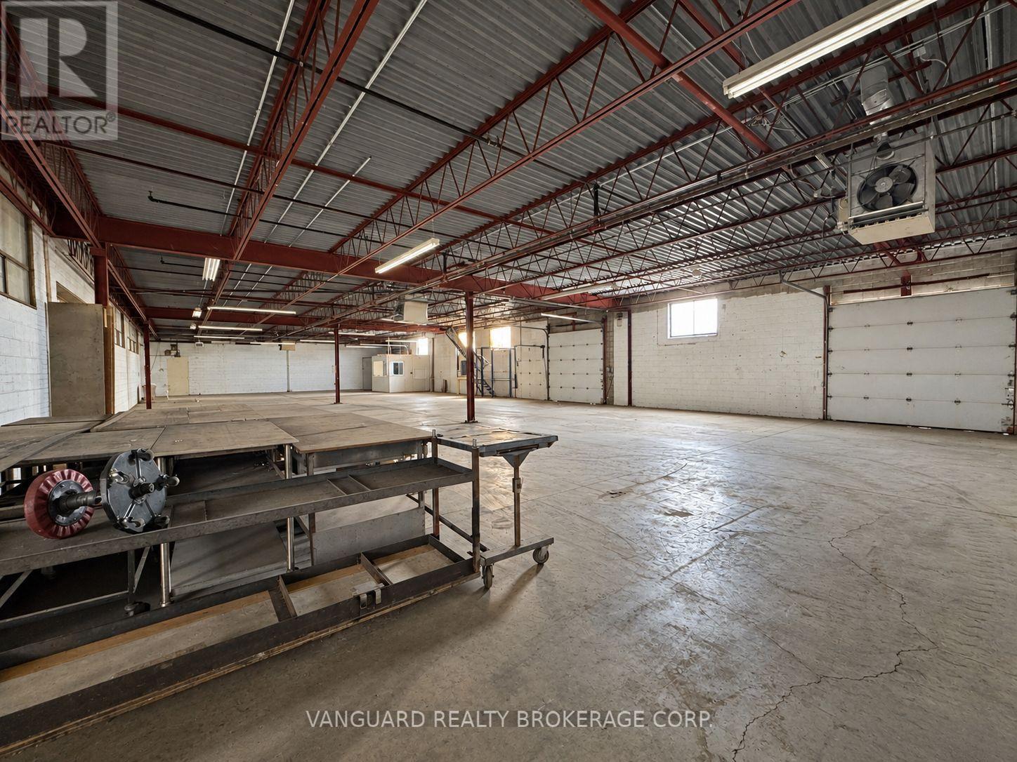 119 Toryork Drive, Toronto, Ontario  M9L 1X9 - Photo 4 - W13801248