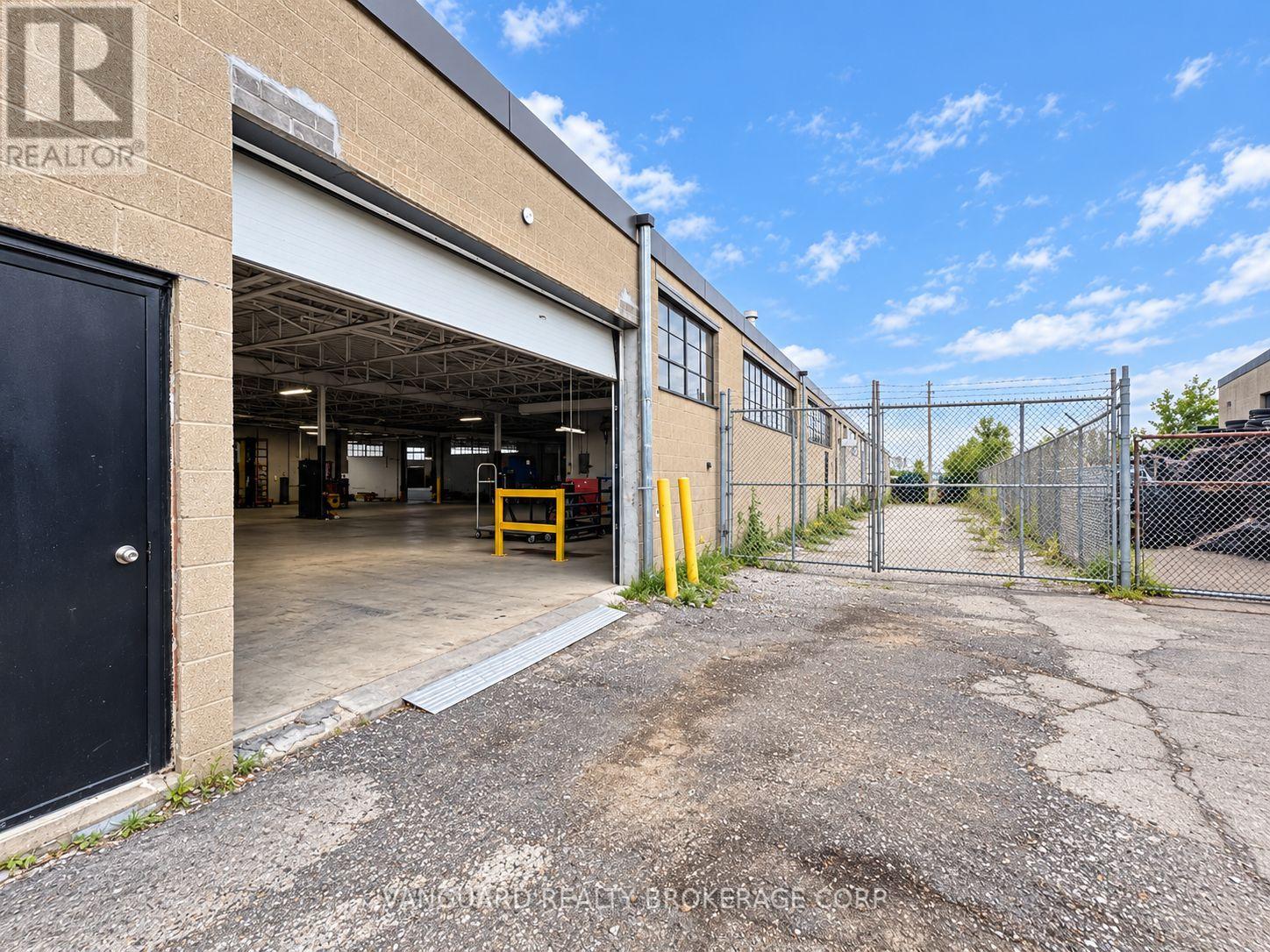 119a Toryork Drive, Toronto, Ontario  M9L 1X9 - Photo 14 - W13801262