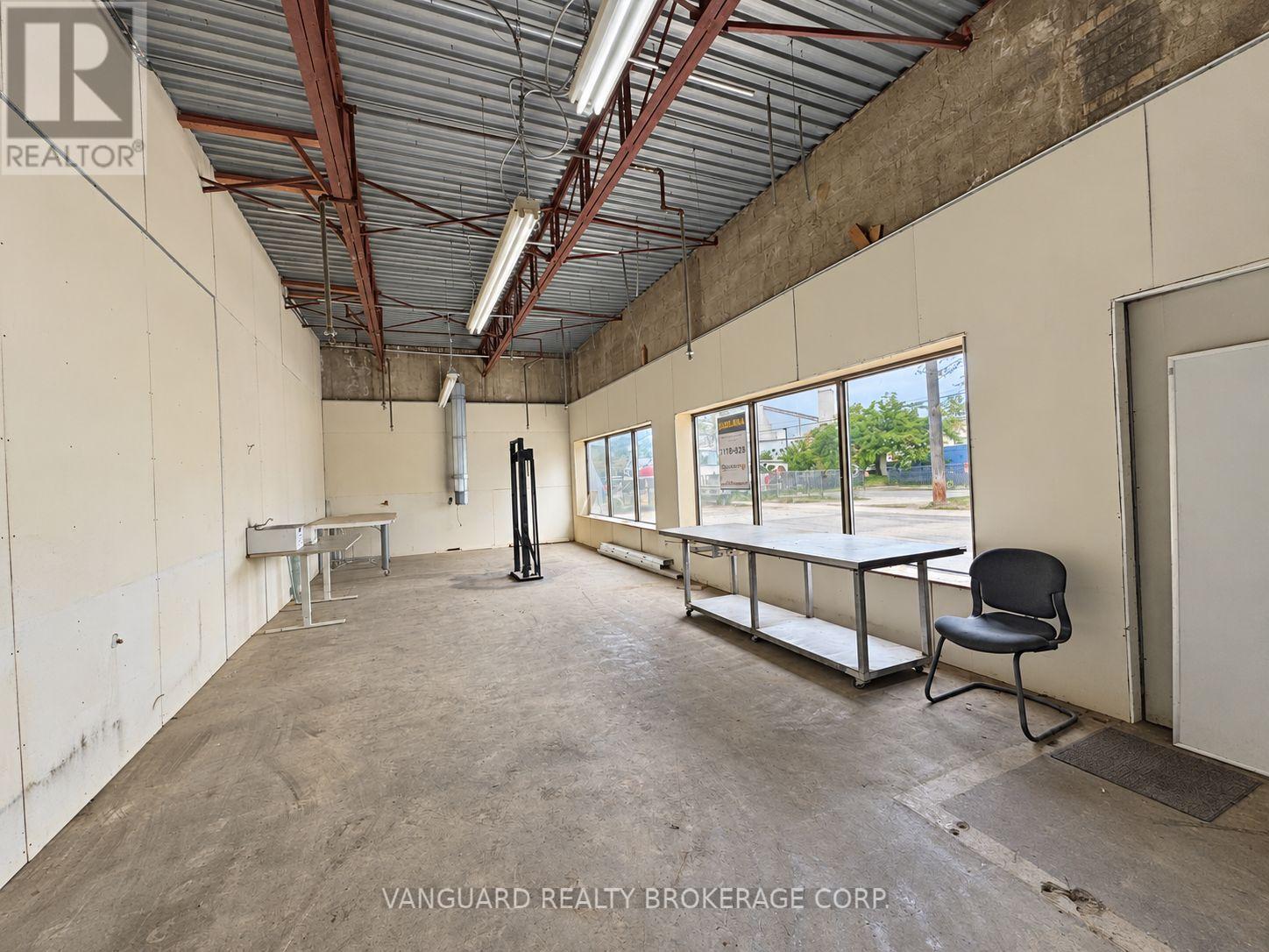 121 Toryork Drive, Toronto, Ontario  M9L 1X9 - Photo 11 - W13801276