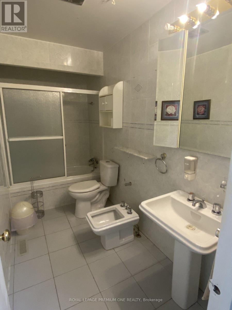 55 Husband Drive, Toronto, Ontario  M9L 1J8 - Photo 7 - W13801640