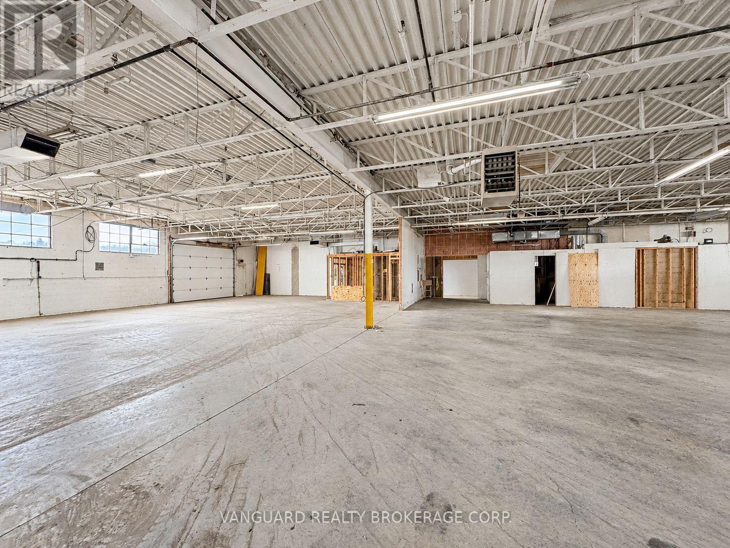 121 Toryork Drive, Toronto, Ontario  M9L 1X9 - Photo 12 - W13801276
