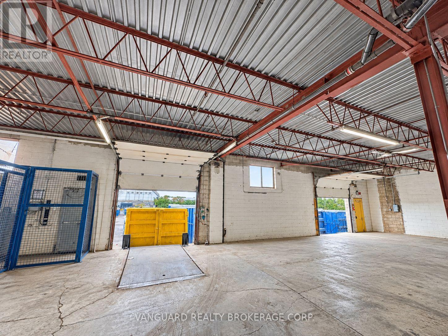 121 Toryork Drive, Toronto, Ontario  M9L 1X9 - Photo 3 - W13801276