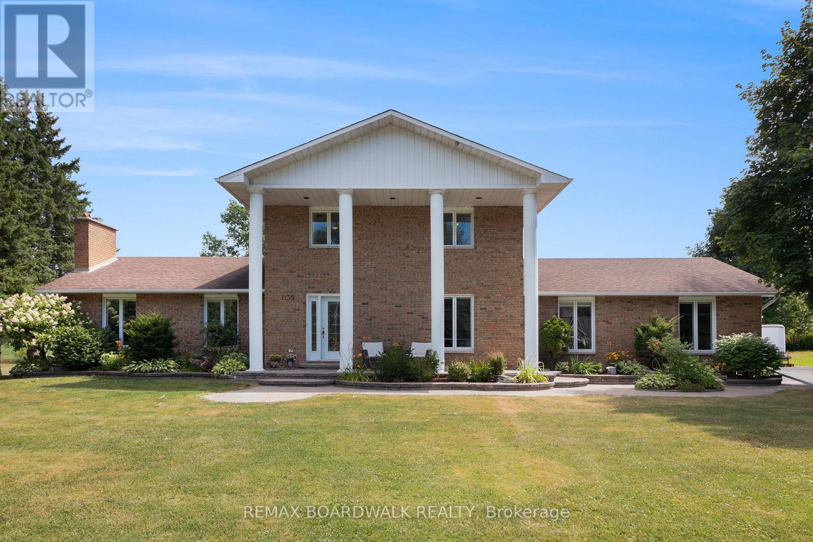 1139 St Joseph Road, Russell, Ontario K0A 1W0 - Photo 2 - X12936778
