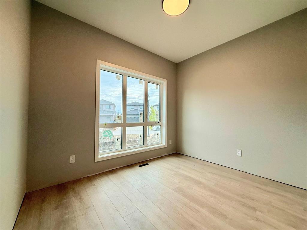 101 Yasmin Ali Crescent, Winnipeg, Manitoba R3Y 2G6 - Photo 2 - 202623548