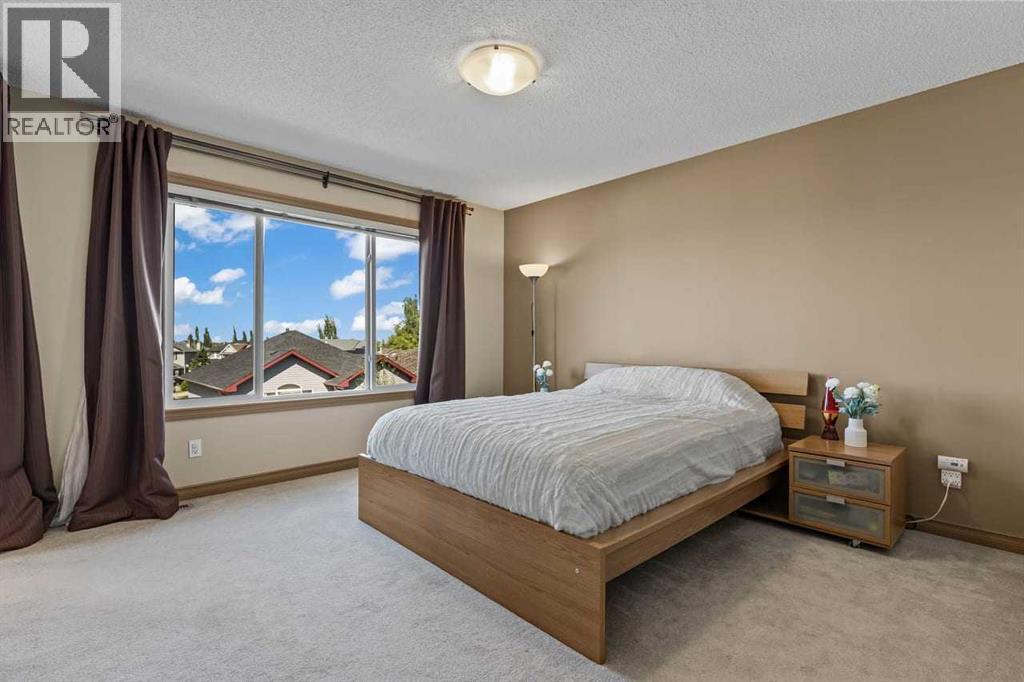 149 Everwoods Close SW photo 22