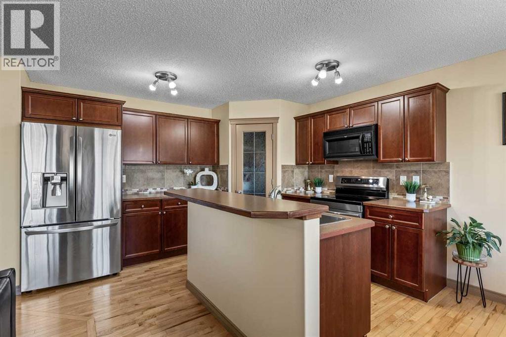 149 Everwoods Close SW photo 12