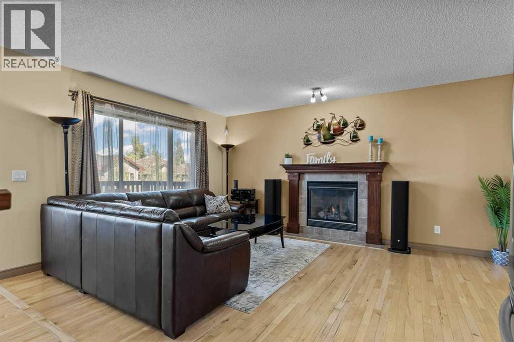 149 Everwoods Close SW photo 7