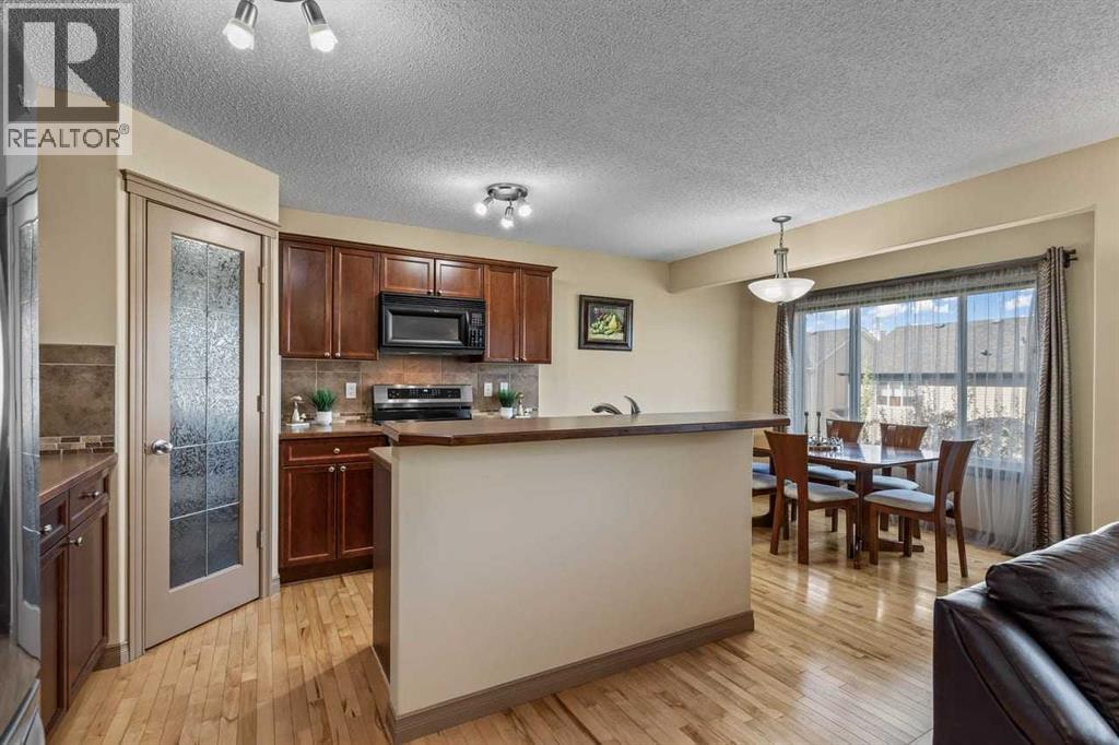 149 Everwoods Close SW photo 9
