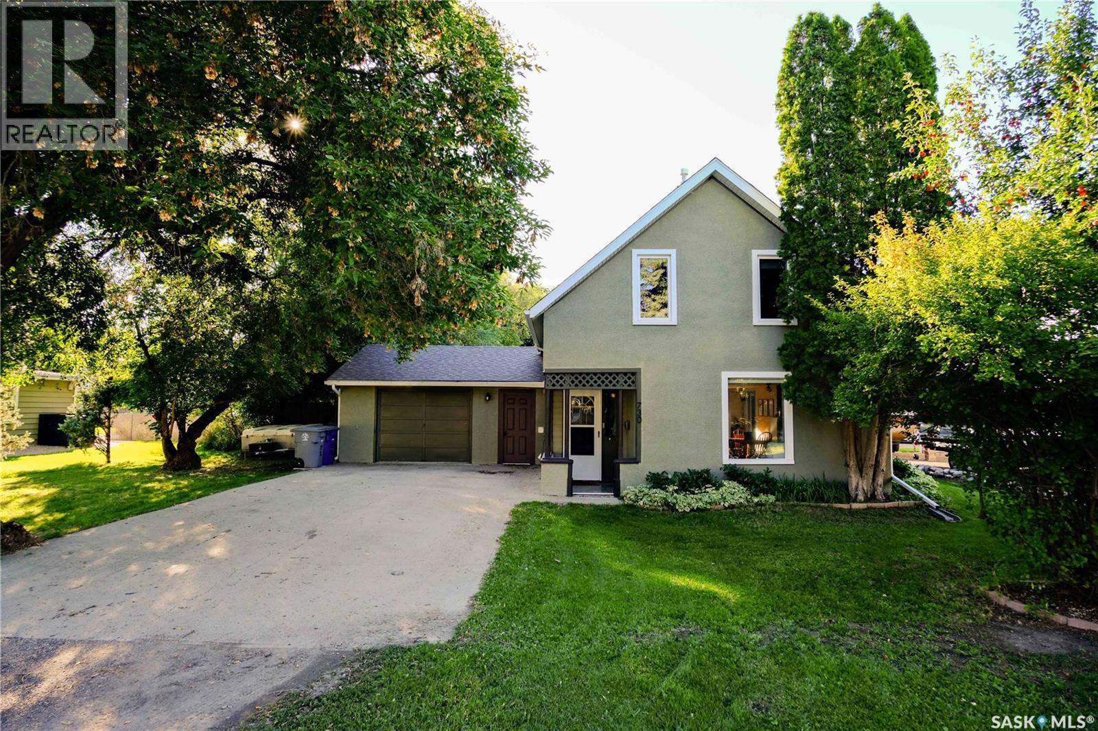 730 Colbourne Street, Lumsden, Saskatchewan  S0G 3C0 - Photo 2 - SK048825