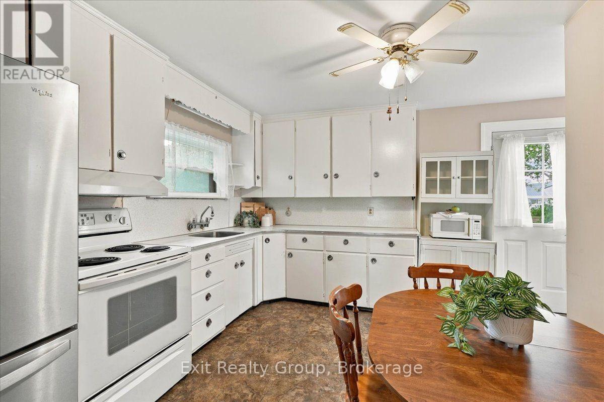 5 Charlotte Street, Quinte West, Ontario  K8V 2C1 - Photo 3 - X13804144