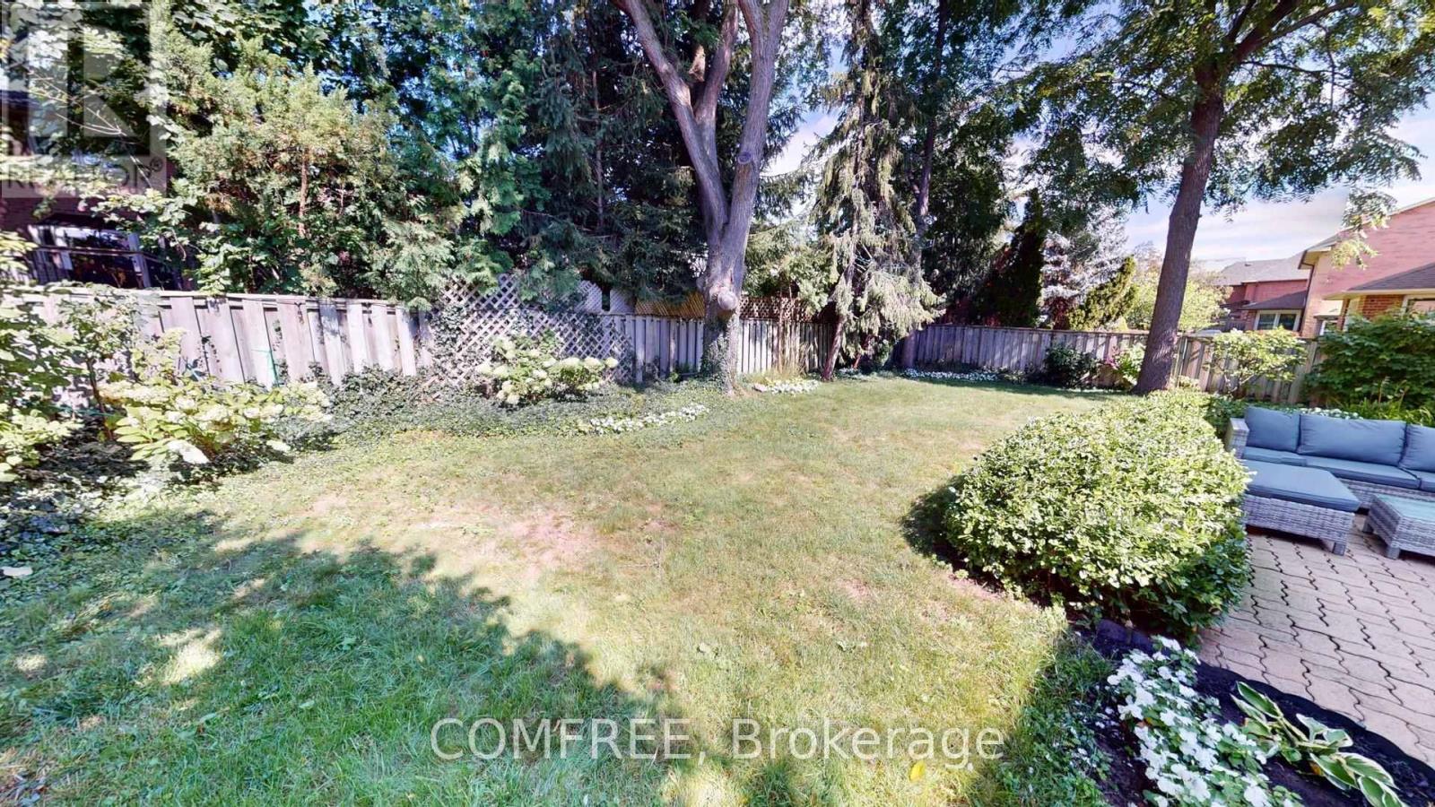 2043 Burbank Drive, Mississauga, Ontario  L5L 2T6 - Photo 18 - W13804304