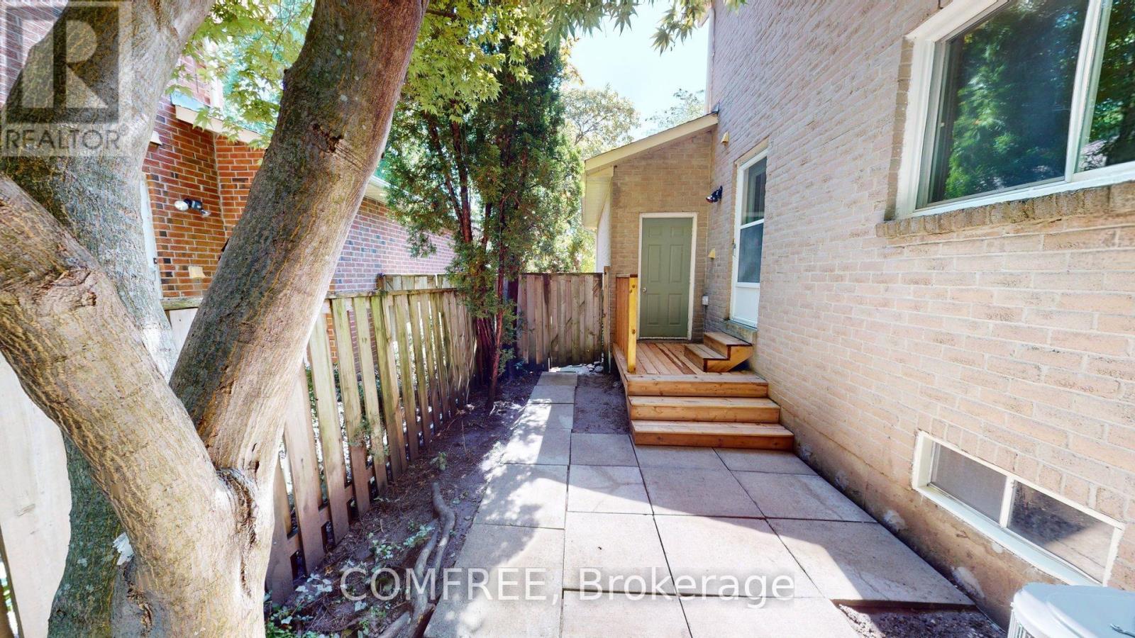 2043 Burbank Drive, Mississauga, Ontario  L5L 2T6 - Photo 19 - W13804304