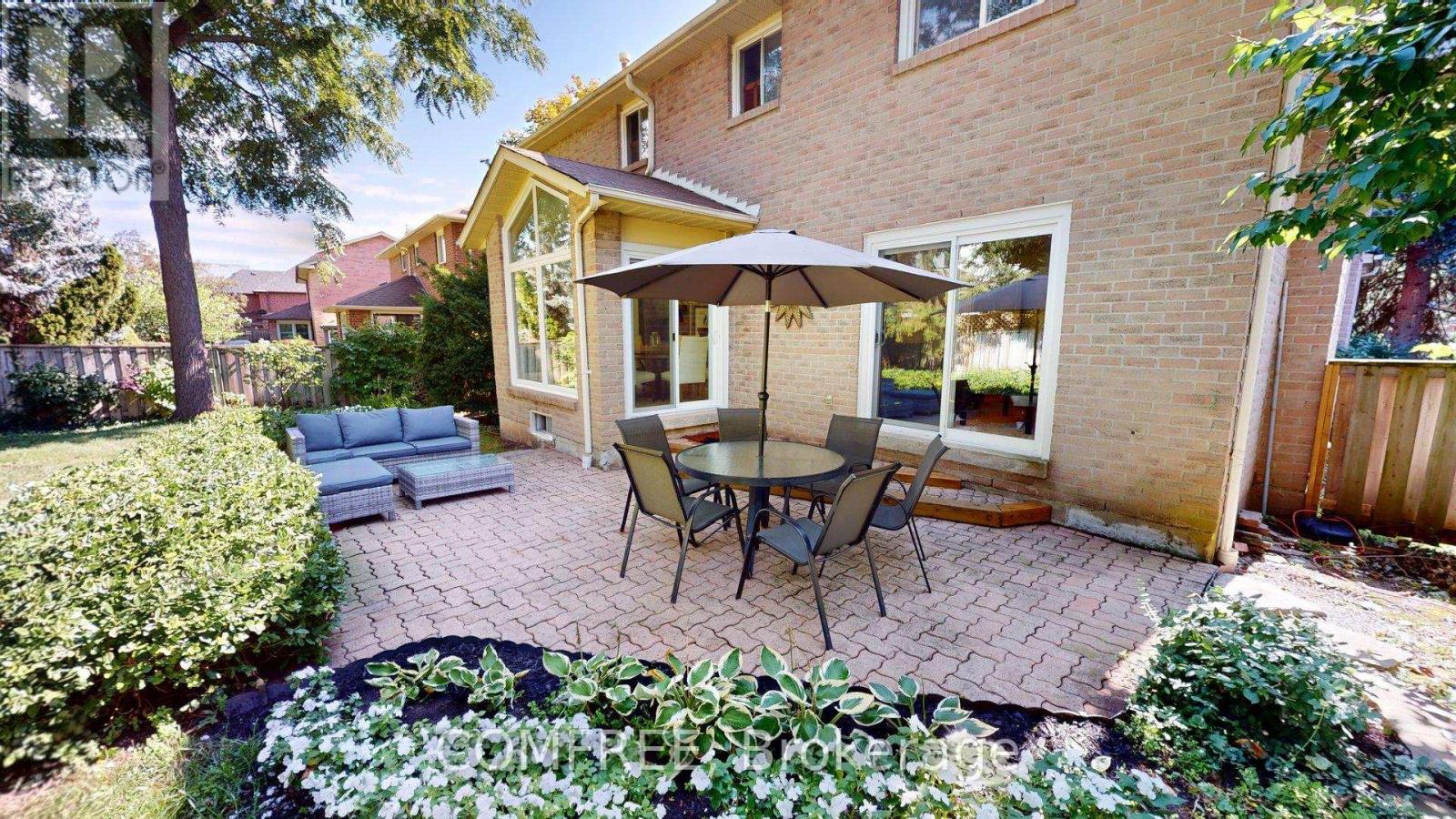 2043 Burbank Drive, Mississauga, Ontario  L5L 2T6 - Photo 4 - W13804304