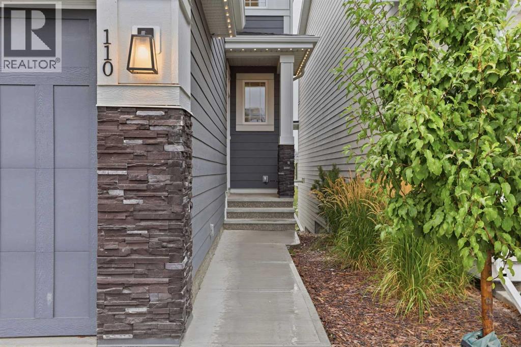 110 Rowley Way NW, Calgary, Alberta  T3L 0G4 - Photo 2 - A2346017