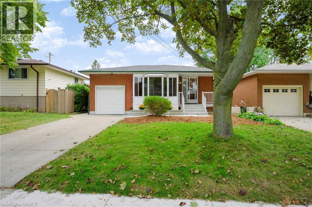 15 Clearwater Drive, Hamilton, Ontario  L9C 2K1 - Photo 2 - 40863892