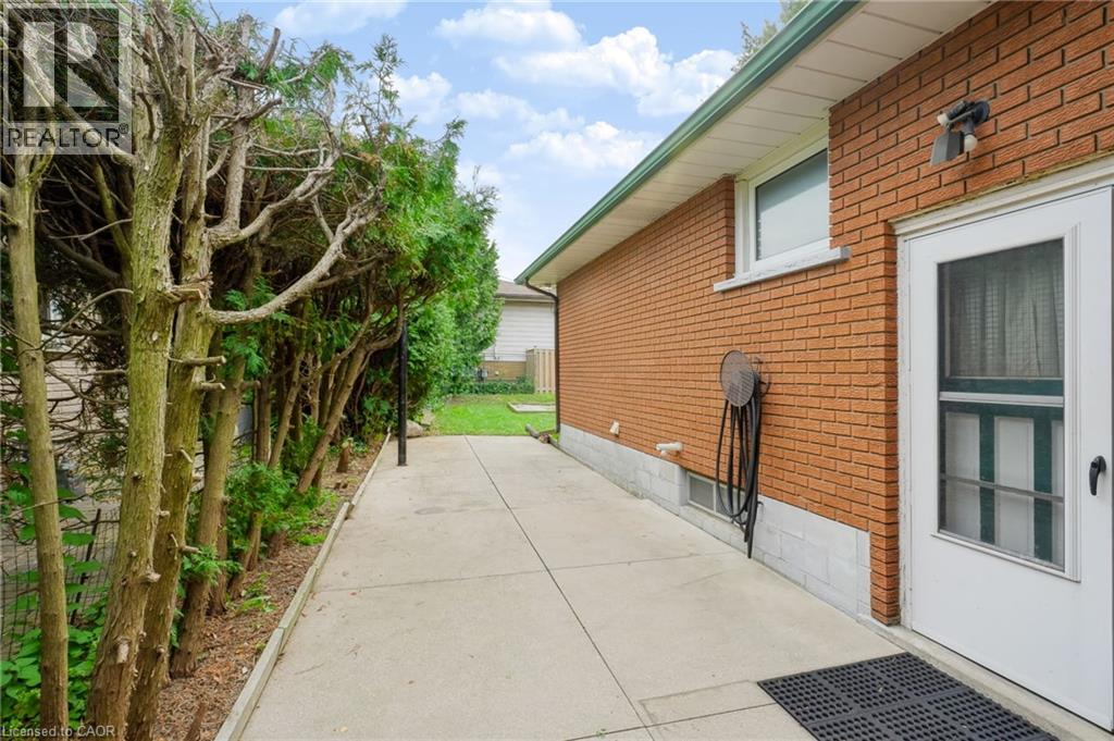 15 Clearwater Drive, Hamilton, Ontario  L9C 2K1 - Photo 32 - 40863892