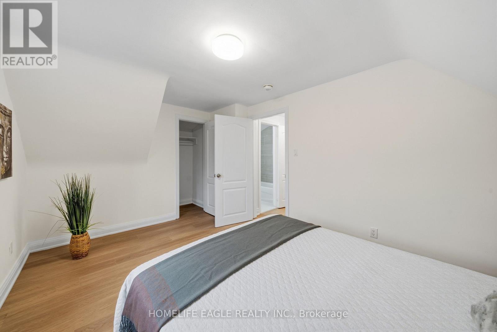 82 Scarborough Heights Boulevard, Toronto, Ontario  M1M 2V4 - Photo 11 - E13804310