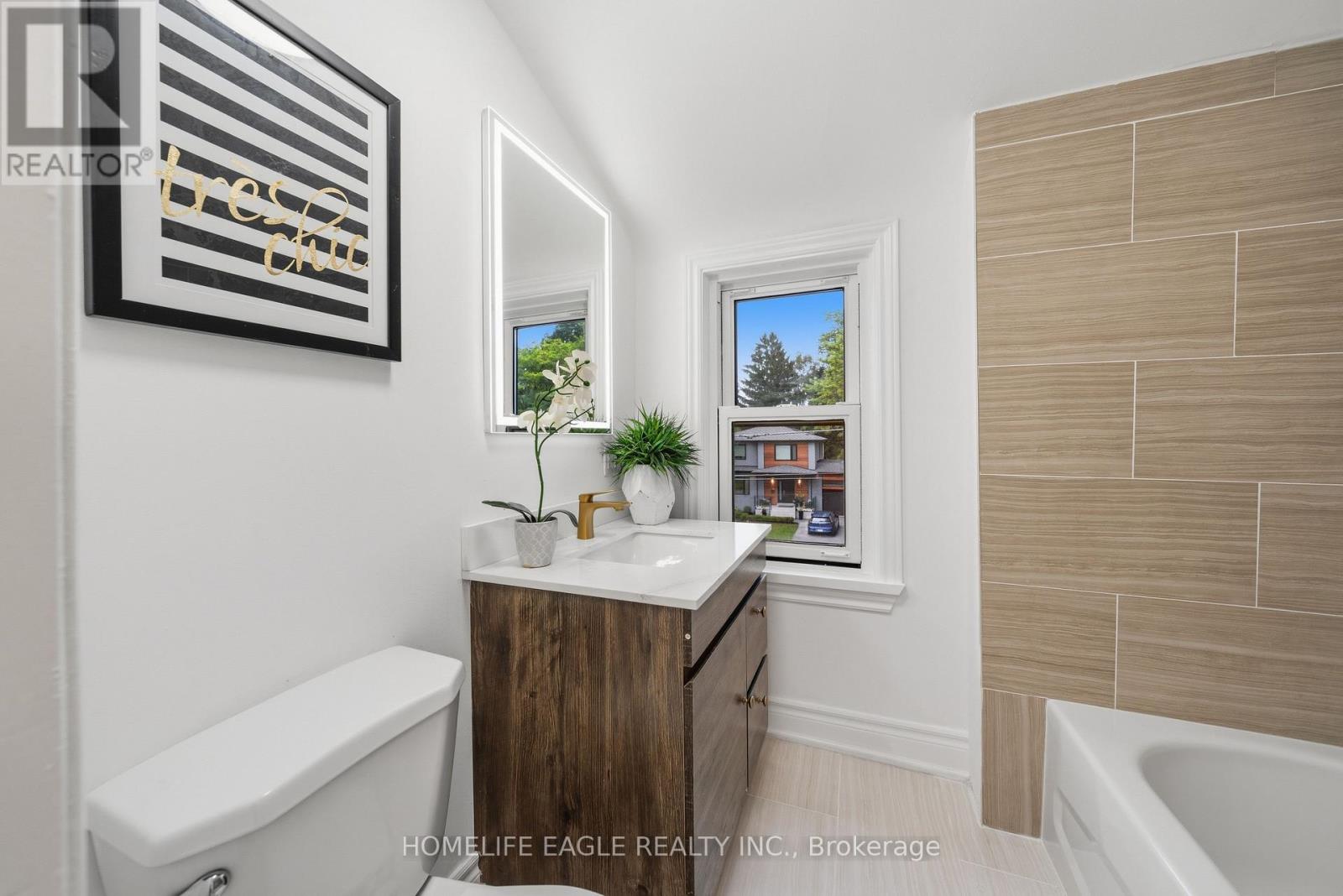 82 Scarborough Heights Boulevard, Toronto, Ontario  M1M 2V4 - Photo 14 - E13804310