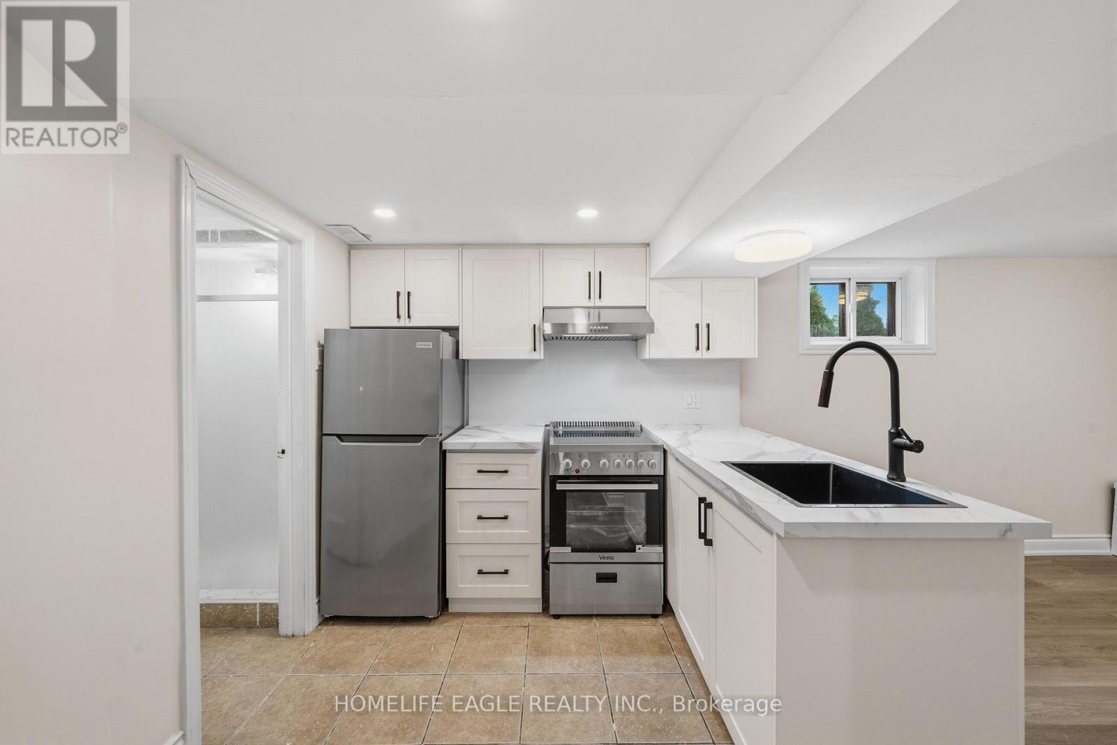 82 Scarborough Heights Boulevard, Toronto, Ontario  M1M 2V4 - Photo 17 - E13804310
