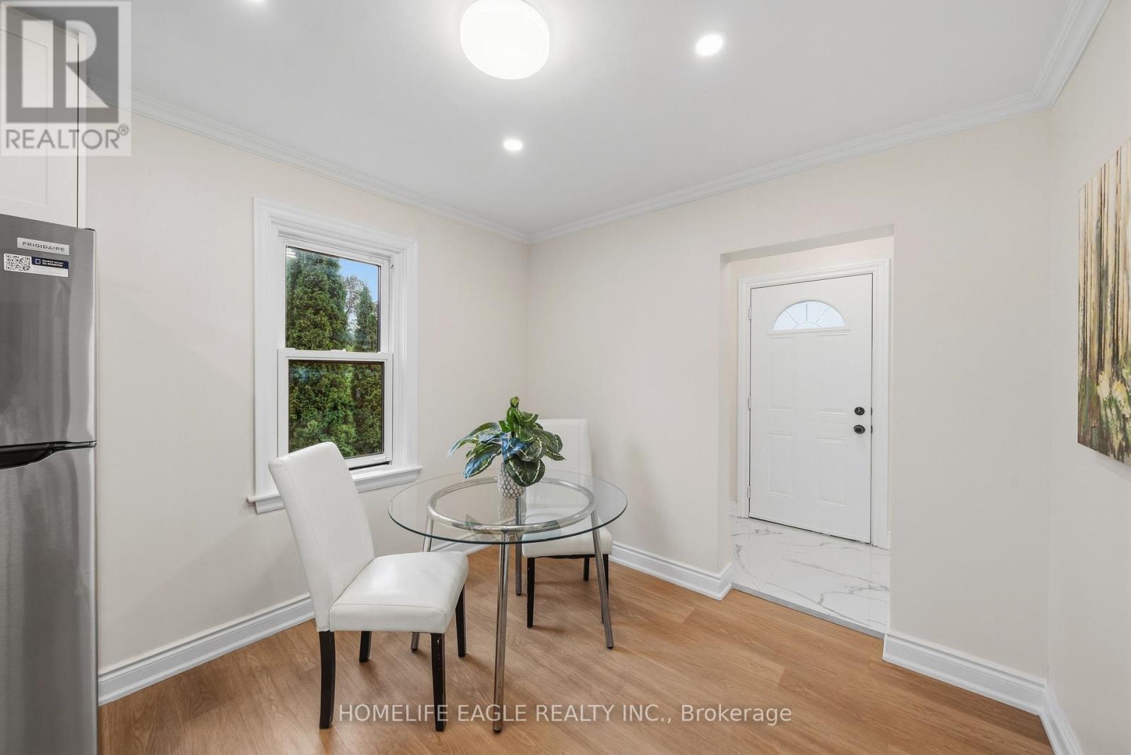 82 Scarborough Heights Boulevard, Toronto, Ontario  M1M 2V4 - Photo 6 - E13804310