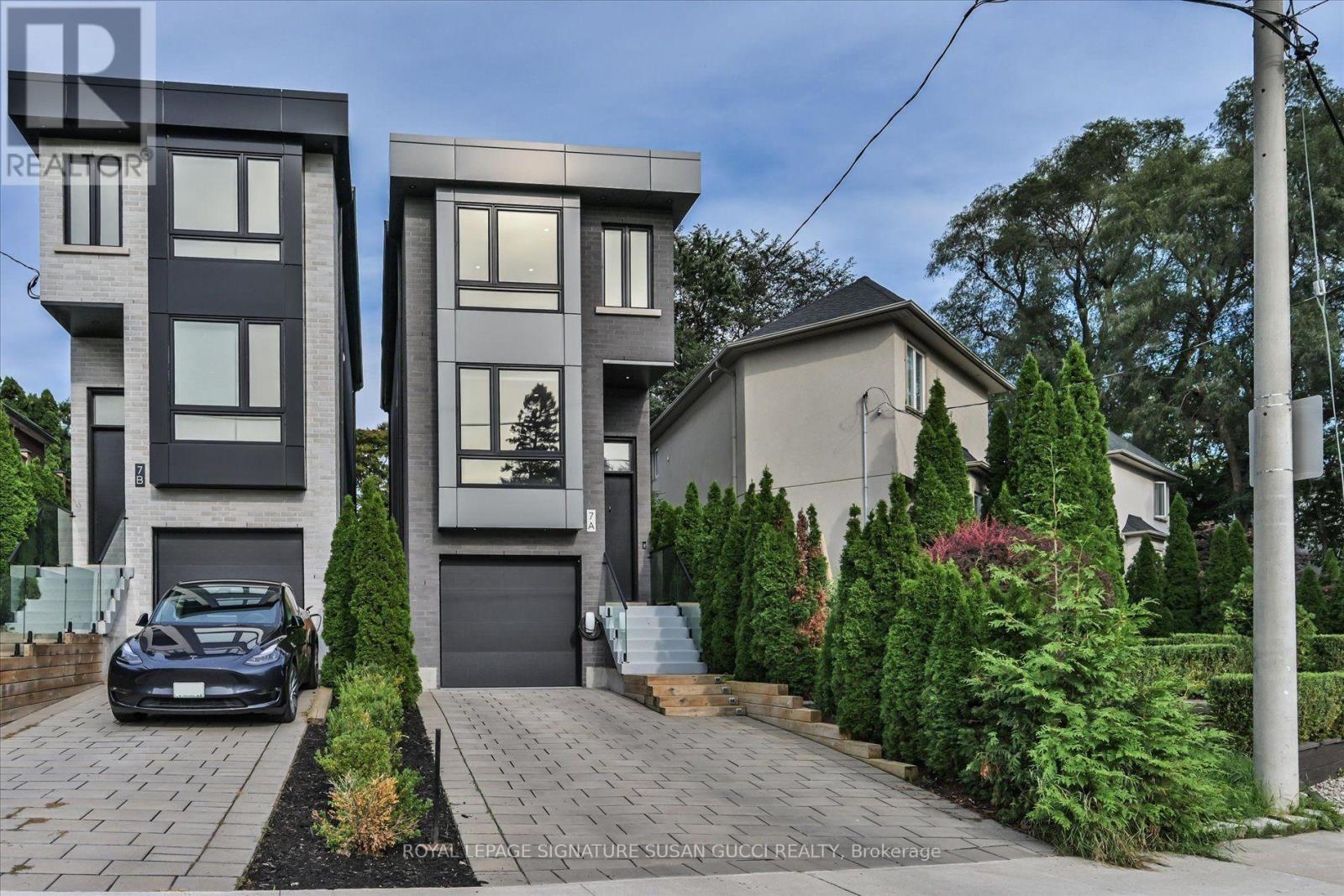 7a Everett Crescent, Toronto, Ontario  M4C 4P3 - Photo 2 - E13799214