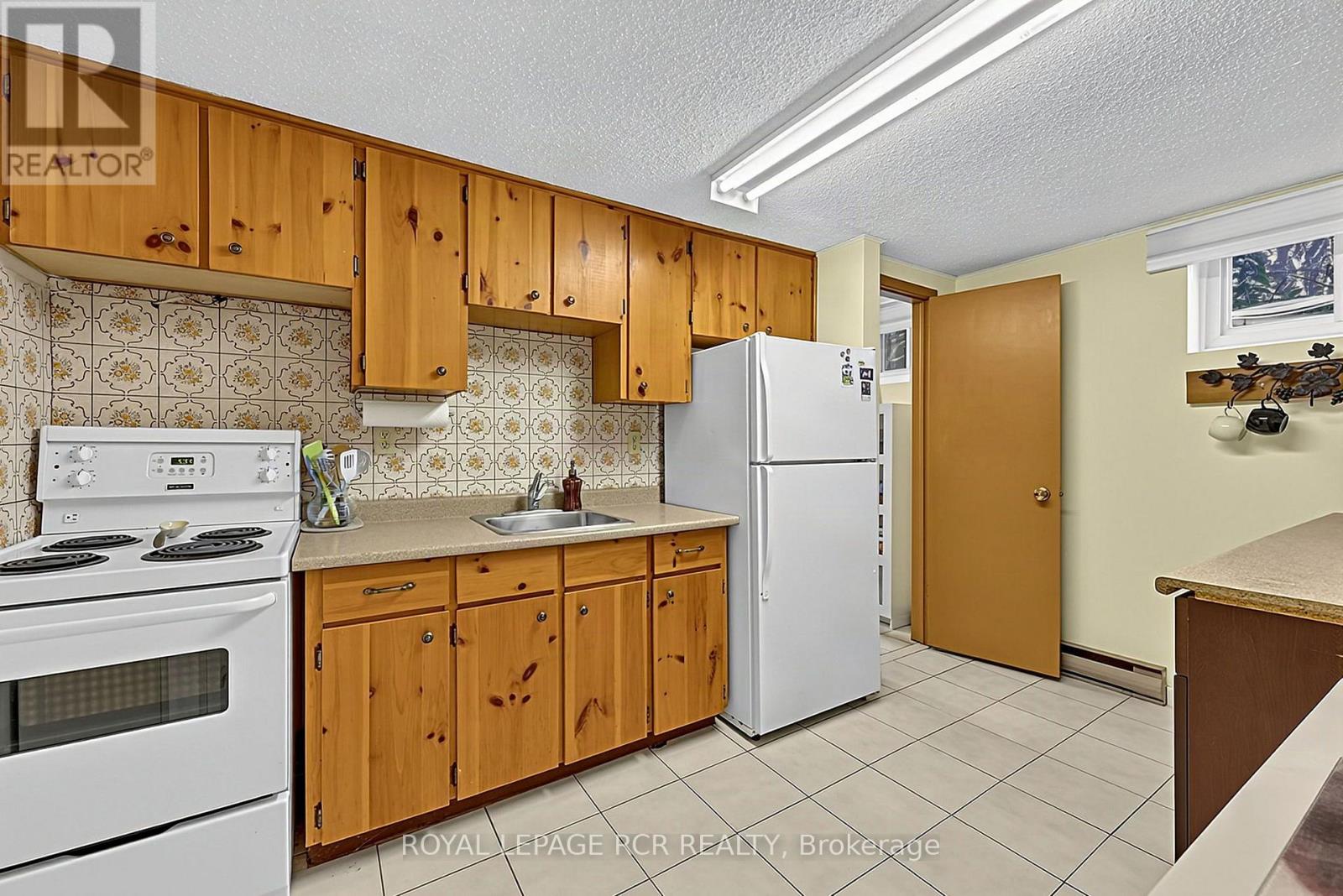 1049 Elgin Street, Newmarket, Ontario  L3Y 3C3 - Photo 21 - N12979138
