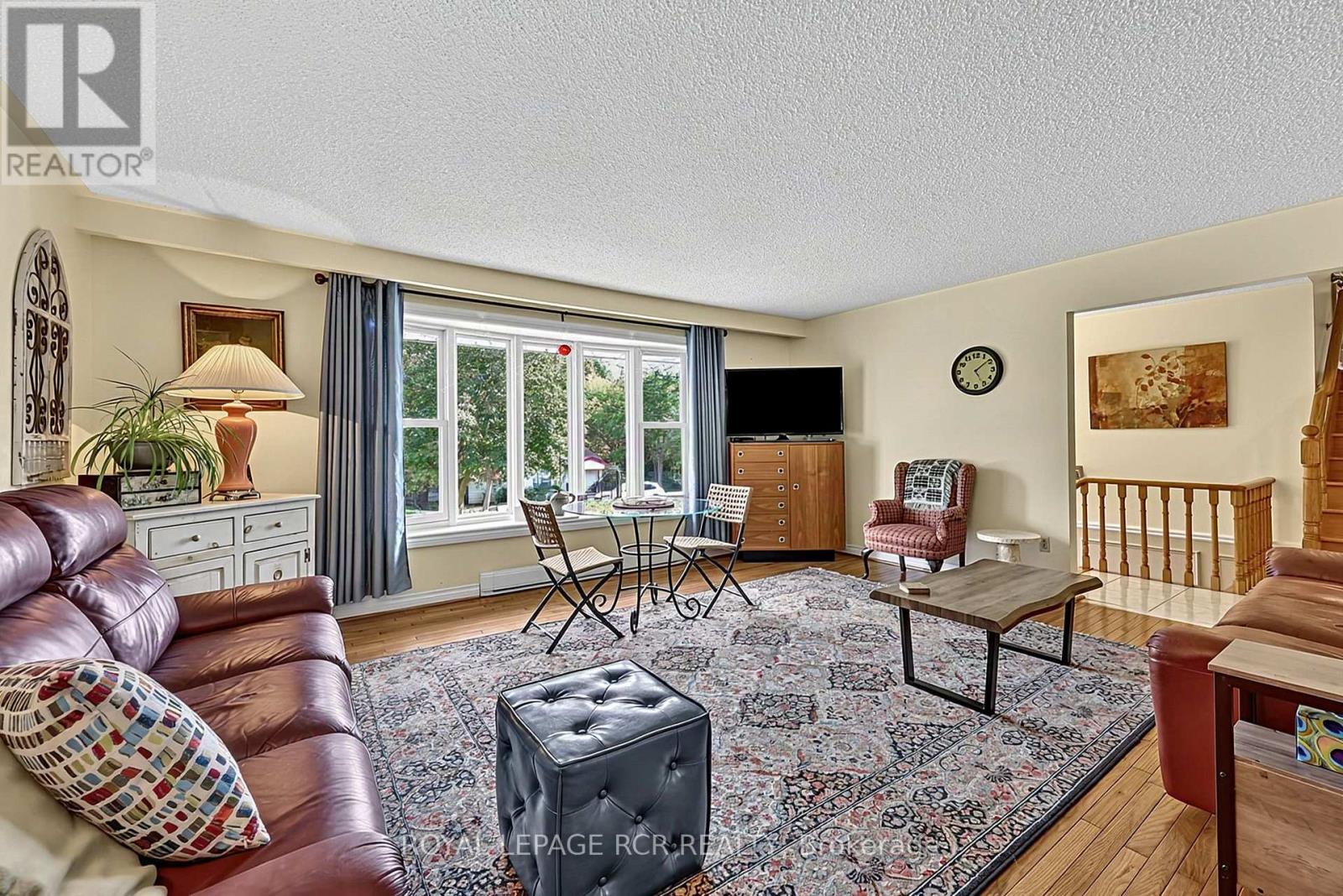 1049 Elgin Street, Newmarket, Ontario  L3Y 3C3 - Photo 6 - N12979138