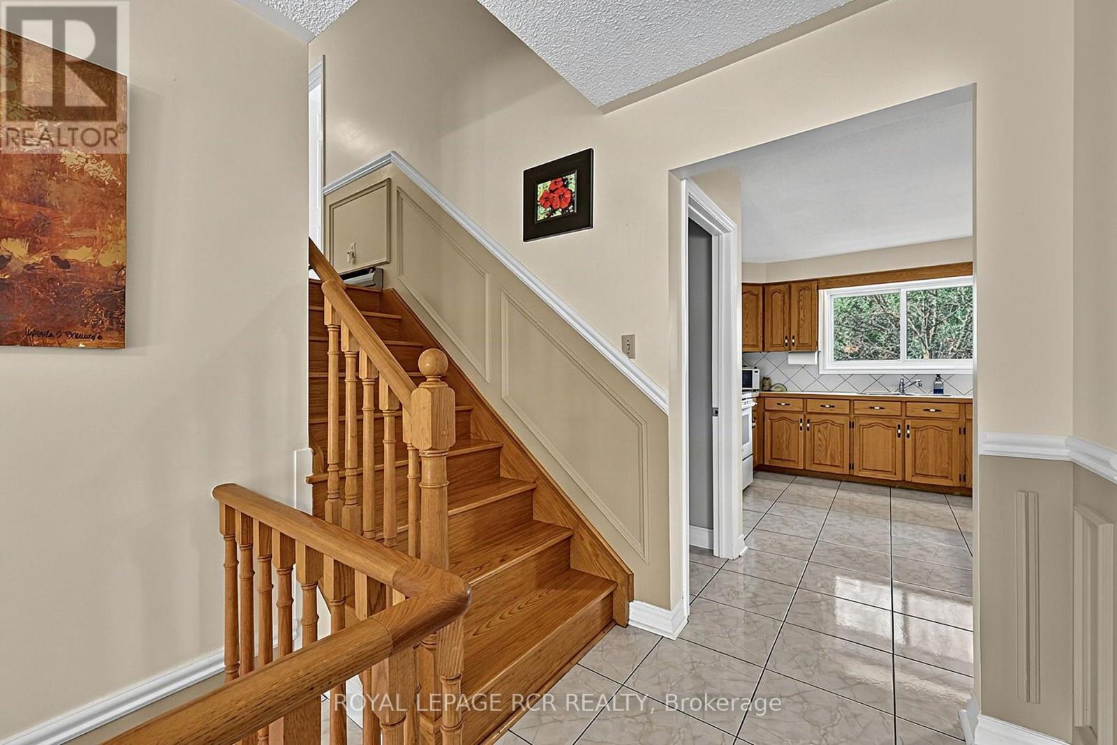 1049 Elgin Street, Newmarket, Ontario  L3Y 3C3 - Photo 3 - N12979138