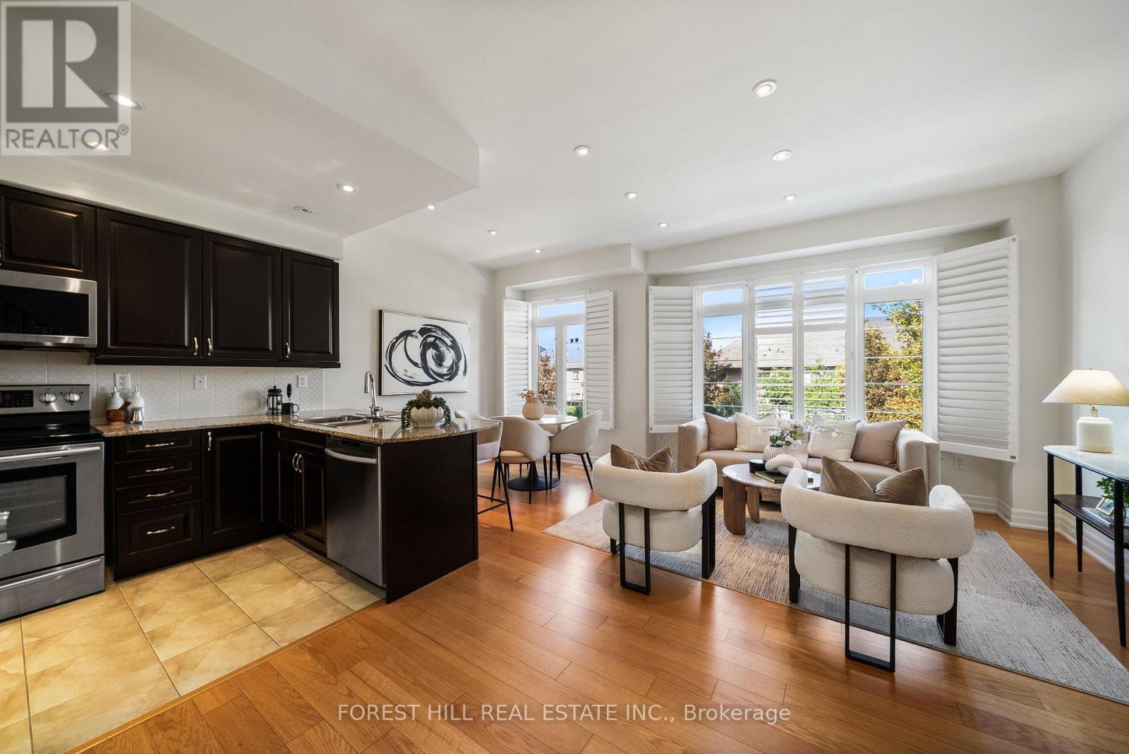 25 Beverley Glen Boulevard, Vaughan, Ontario  L3T 2V6 - Photo 4 - N13761422