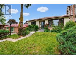 41 STRATHAVON DRIVE, Toronto, Ontario