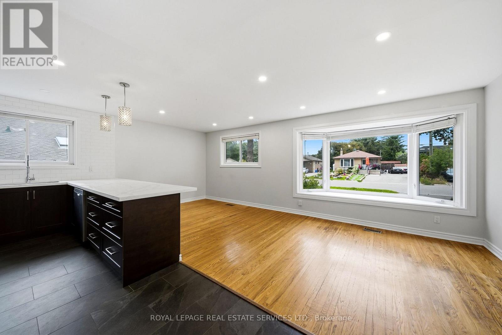 Main - 6 Corbett Crescent, Aurora, Ontario  L4G 2G1 - Photo 7 - N13804314