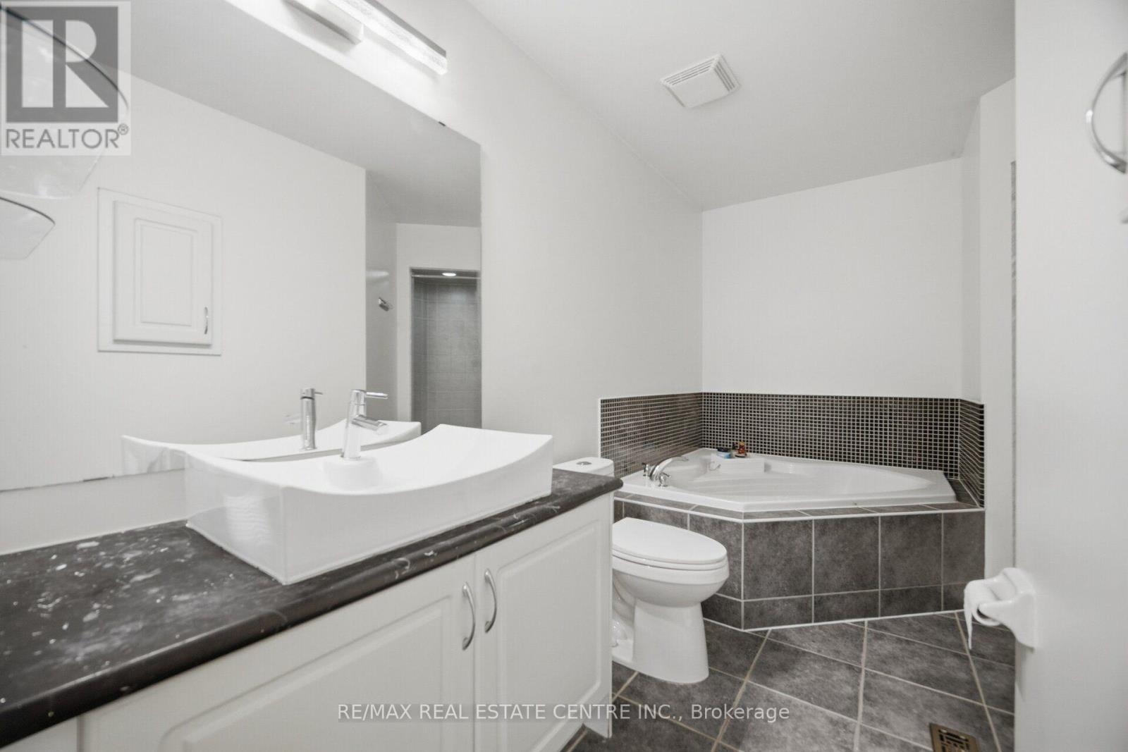 1109 Bonin Crescent, Milton, Ontario  L9T 0B2 - Photo 27 - W13804078